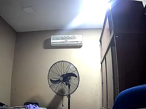 Snapshot of calitox1995 chatting on October 31, 10:44 pm calitox1995 online show from October 31, 10:44 pm