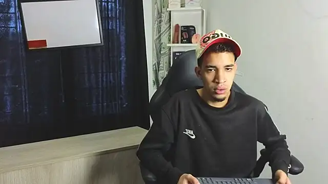 Snapshot of Latin_Duo13 chatting on February 13, 7:43 pm Latin Duo13 online show from February 13, 7:43 pm