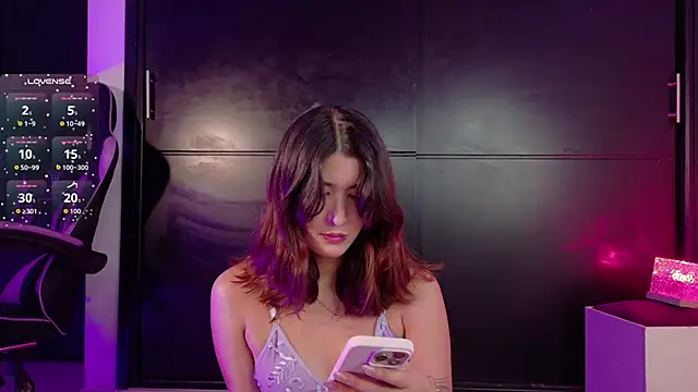 emilyy1  online show from December 4, 1:48 am