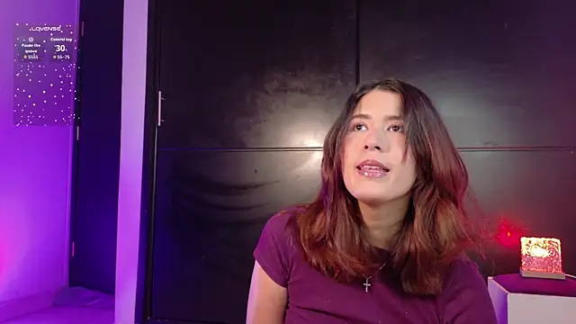 emilyy1  online show from December 19, 2:18 am