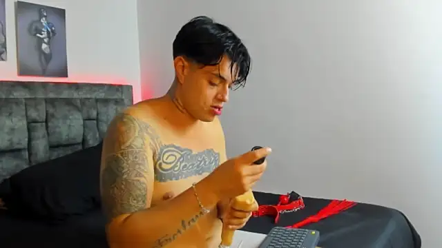 Snapshot of dante_hottx chatting on December 15, 3:22 am dante hottx online show from December 15, 3:22 am