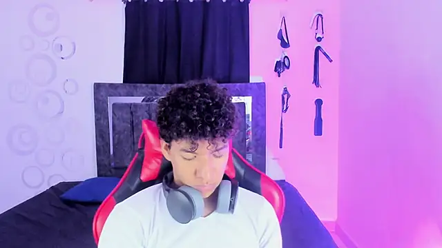 Snapshot of Maximiliano_Khalil chatting on November 9, 7:23 pm Maximiliano Khalil online show from November 9, 7:23 pm