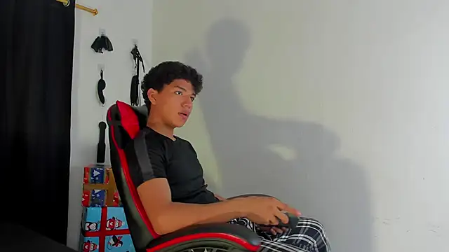 Snapshot of Maximiliano_Khalil chatting on December 14, 7:51 pm Maximiliano Khalil online show from December 14, 7:51 pm