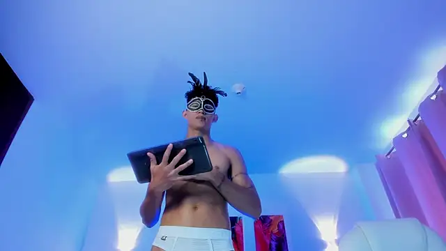 Snapshot of KamiSuarez chatting on November 29, 6:44 pm KamiSuarez online show from November 29, 6:44 pm