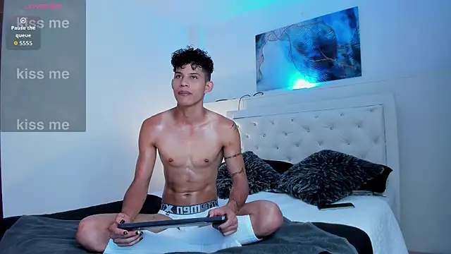 KamiSuarez online show from April 1, 6:38 pm