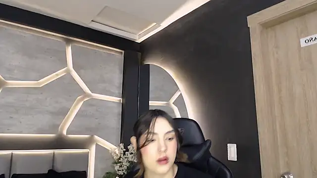 DakotaRussell  online show from December 2, 11:04 am