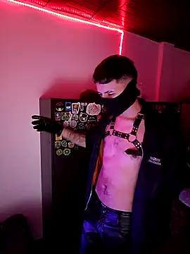 Snapshot of Aron_Jones_ chatting on November 1, 2:02 am Aron Jones  online show from November 1, 2:02 am