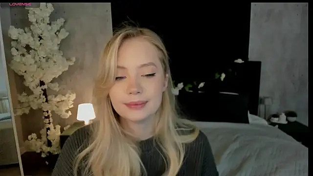 Snapshot of Melanie_Ryer chatting on December 14, 12:27 am Melanie Ryer online show from December 14, 12:27 am