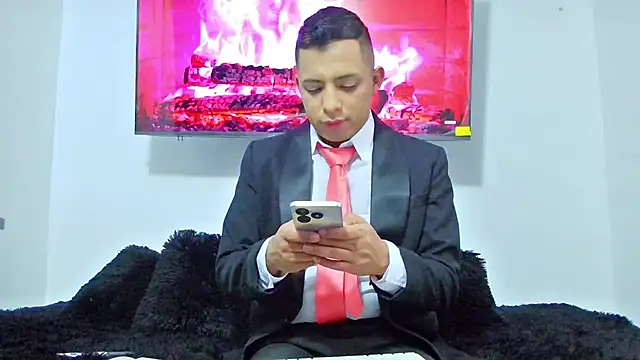 Snapshot of Mike_Fetiche chatting on November 28, 11:46 am Mike Fetiche online show from November 28, 11:46 am