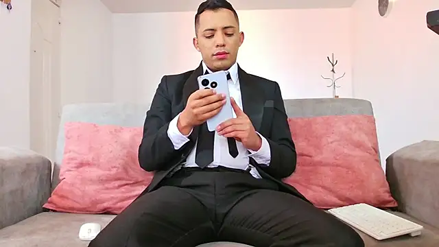 Snapshot of Mike_Fetiche chatting on November 29, 3:37 pm Mike Fetiche online show from November 29, 3:37 pm