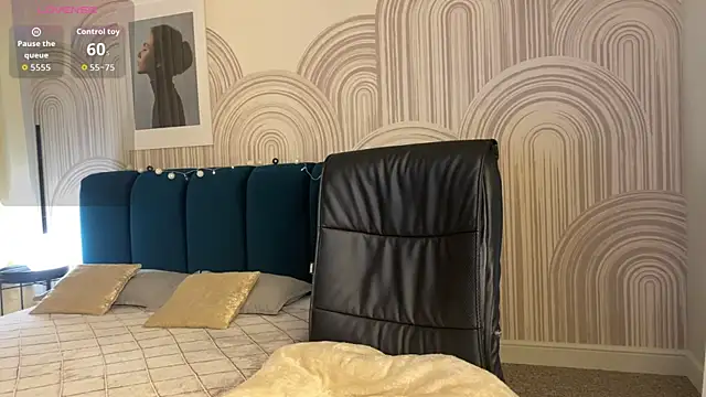 Snapshot of R_I_N_A chatting on December 5, 1:03 am R I N A online show from December 5, 1:03 am