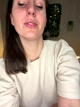 Snapshot of MysteryGirl__ chatting on December 16, 9:14 am MysteryGirl online show from December 16, 9:14 am