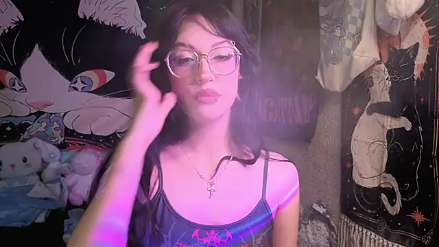 Snapshot of RavennaCrow chatting on December 3, 5:44 pm RavennaCrow online show from December 3, 5:44 pm