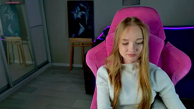 Snapshot of Shawty_Mia chatting on November 19, 5:18 am Shawty Mia online show from November 19, 5:18 am