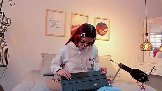 venusevanss online show from November 4, 11:31 am