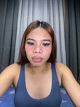 Snapshot of kierra_fox chatting on November 10, 5:45 pm kierra fox online show from November 10, 5:45 pm