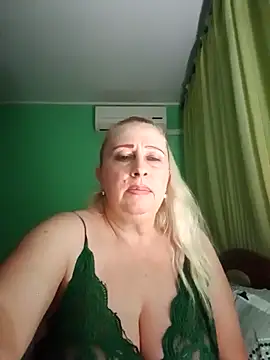 Snapshot of Esenia505 chatting on October 30, 4:19 pm Esenia505 online show from October 30, 4:19 pm