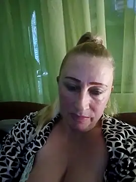 Snapshot of Esenia505 chatting on November 4, 12:15 pm Esenia505 online show from November 4, 12:15 pm