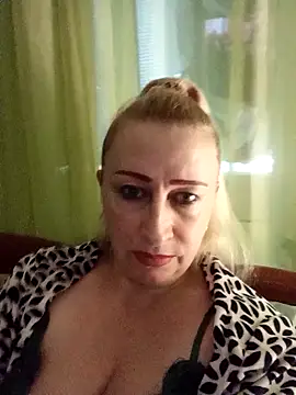 Snapshot of Esenia505 chatting on November 10, 11:20 am Esenia505 online show from November 10, 11:20 am