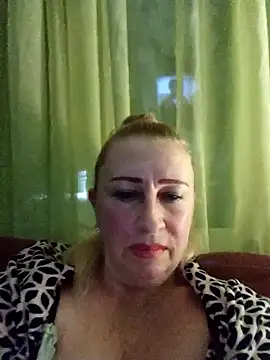 Snapshot of Esenia505 chatting on November 13, 11:42 am Esenia505 online show from November 13, 11:42 am