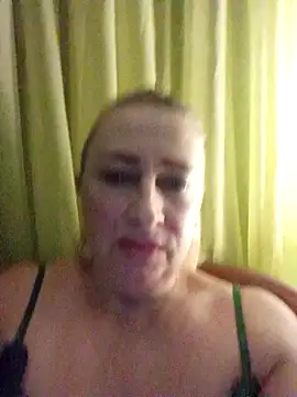 Snapshot of Esenia505 chatting on November 14, 4:17 pm Esenia505 online show from November 14, 4:17 pm