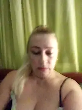 Snapshot of Esenia505 chatting on November 16, 3:12 am Esenia505 online show from November 16, 3:12 am