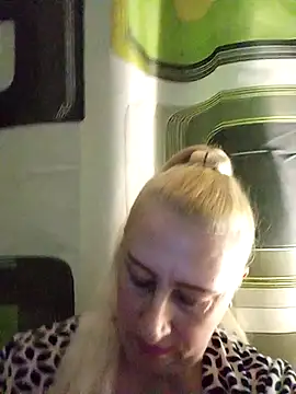 Snapshot of Esenia505 chatting on November 23, 4:01 am Esenia505 online show from November 23, 4:01 am