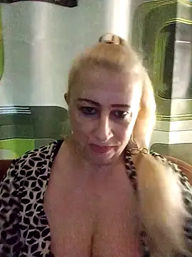 Snapshot of Esenia505 chatting on November 28, 10:07 am Esenia505 online show from November 28, 10:07 am