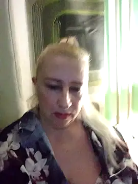 Snapshot of Esenia505 chatting on December 1, 4:17 am Esenia505 online show from December 1, 4:17 am