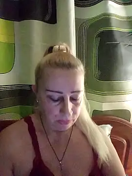 Snapshot of Esenia505 chatting on December 15, 2:05 am Esenia505 online show from December 15, 2:05 am