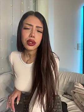 AshleyWinslow online show from April 1, 7:33 pm