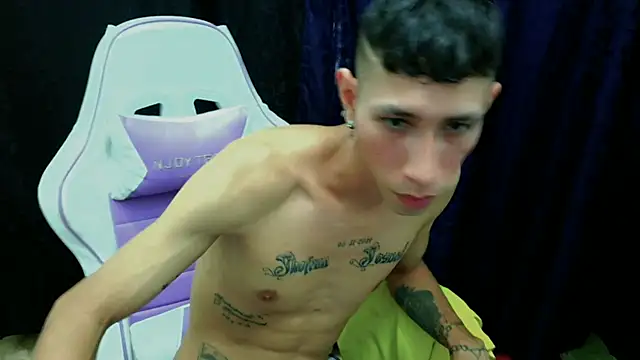 Snapshot of The_latin_boy chatting on October 29, 7:37 pm The latin boy online show from October 29, 7:37 pm