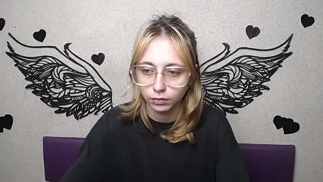 TracyLll online show from November 21, 12:15 pm