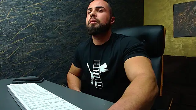 Snapshot of HayesWood chatting on November 12, 5:41 am HayesWood online show from November 12, 5:41 am