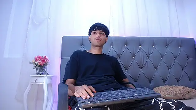 Snapshot of TonnyHawk707 chatting on October 30, 11:11 am TonnyHawk707 online show from October 30, 11:11 am