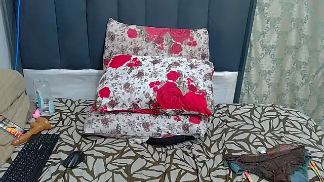 Snapshot of SwaziBeauty chatting on November 9, 1:48 am SwaziBeauty online show from November 9, 1:48 am