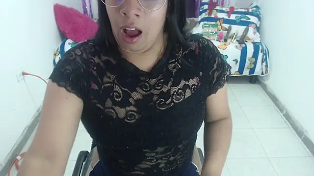 Snapshot of Alanafire chatting on November 18, 2:32 pm Alanafire online show from November 18, 2:32 pm