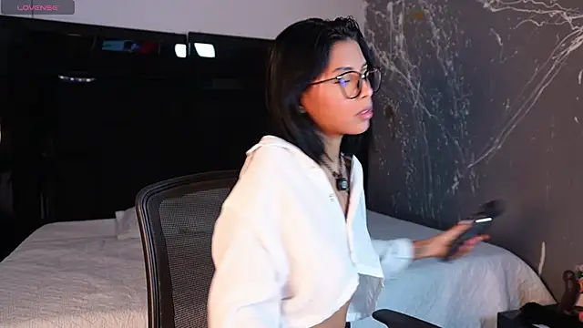 Snapshot of LilithLuxorr chatting on November 24, 1:00 pm LilithLuxorr online show from November 24, 1:00 pm