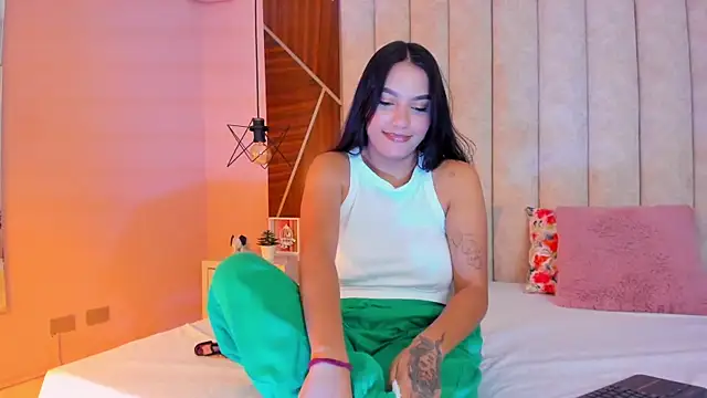 Snapshot of Arianaa_Gray chatting on January 13, 4:18 am Arianaa Gray online show from January 13, 4:18 am