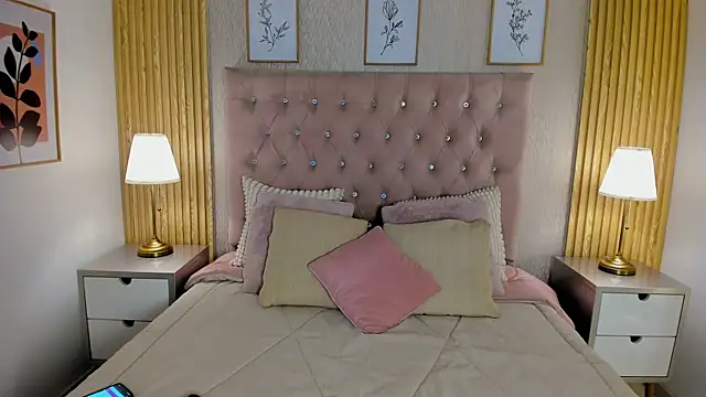 Snapshot of KamyGlam chatting on June 18, 8:13 pm KamyGlam online show from June 18, 8:13 pm