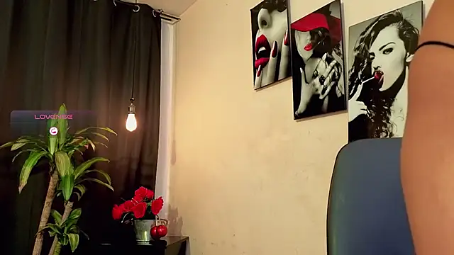 Snapshot of Flor_Gil chatting on November 23, 3:28 am Flor Gil online show from November 23, 3:28 am