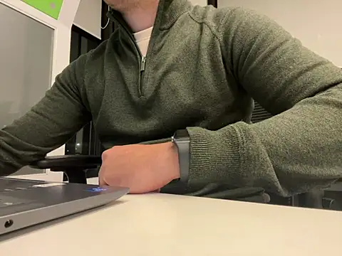 Snapshot of LeoBlaze13 chatting on November 6, 12:33 am LeoBlaze13 online show from November 6, 12:33 am