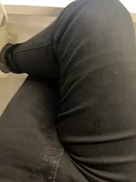 Snapshot of LeoBlaze13 chatting on December 18, 12:06 am LeoBlaze13 online show from December 18, 12:06 am