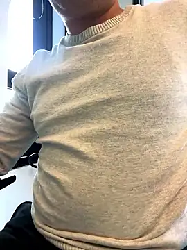 Snapshot of LeoBlaze13 chatting on January 8, 8:33 pm LeoBlaze13 online show from January 8, 8:33 pm