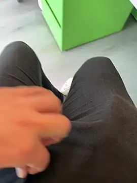 Snapshot of LeoBlaze13 chatting on February 9, 8:02 pm LeoBlaze13 online show from February 9, 8:02 pm