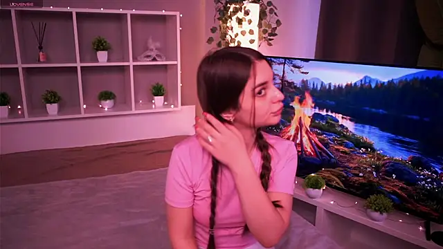 Snapshot of LauraHansil chatting on November 5, 8:36 am LauraHansil online show from November 5, 8:36 am