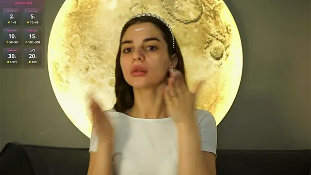 Snapshot of LauraHansil chatting on December 17, 6:08 am LauraHansil online show from December 17, 6:08 am