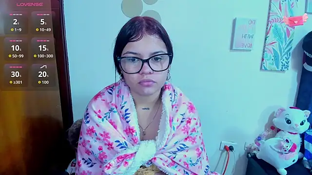 Snapshot of Emma_boo chatting on November 4, 2:49 pm Emma boo online show from November 4, 2:49 pm