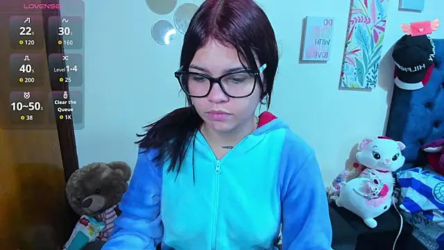 Snapshot of Emma_boo chatting on November 6, 12:39 pm Emma boo online show from November 6, 12:39 pm