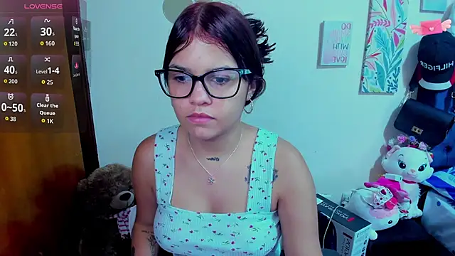 Snapshot of Emma_boo chatting on November 9, 7:23 pm Emma boo online show from November 9, 7:23 pm